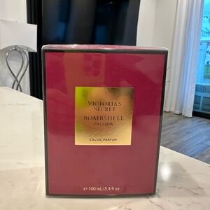 Bombshell Passion Eau de Parfum 3.4 oz
